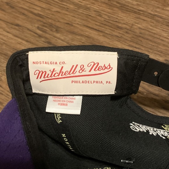 Los Angeles Lakers Mitchell & Ness NBA Black Purple Core Basic Snapback Hat OSFM - Picture 7 of 7